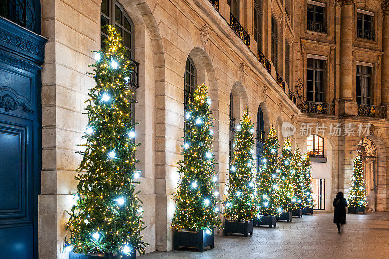 Paris : Place Vendôme for Christmas.